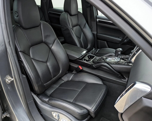 Porsche Cayenne cena 149000 przebieg: 110000, rok produkcji 2017 z Gdynia małe 277